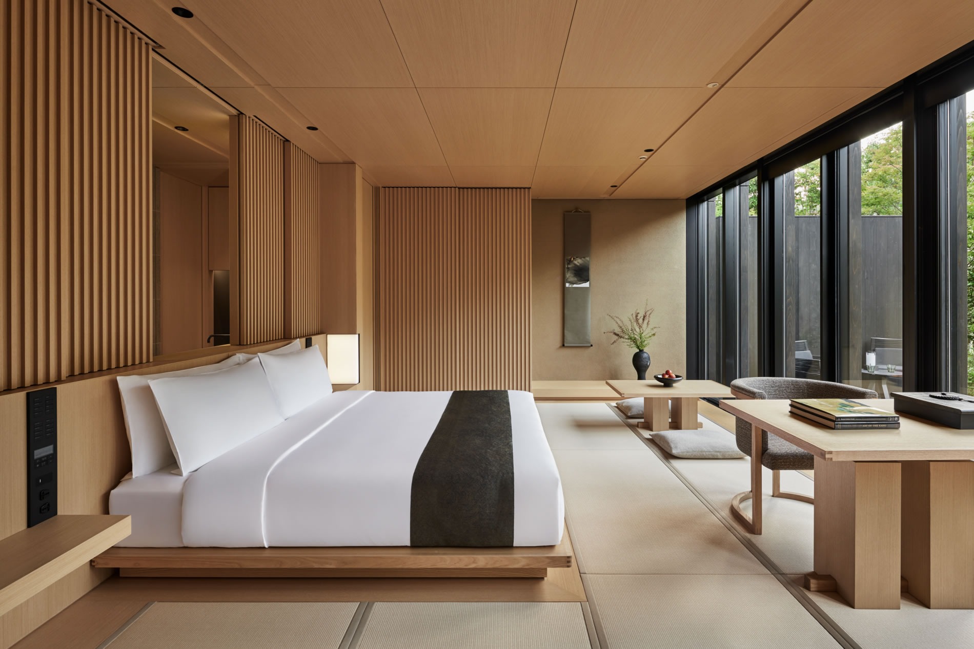 Chambre de l'Aman Kyoto ouverte sur la forêt